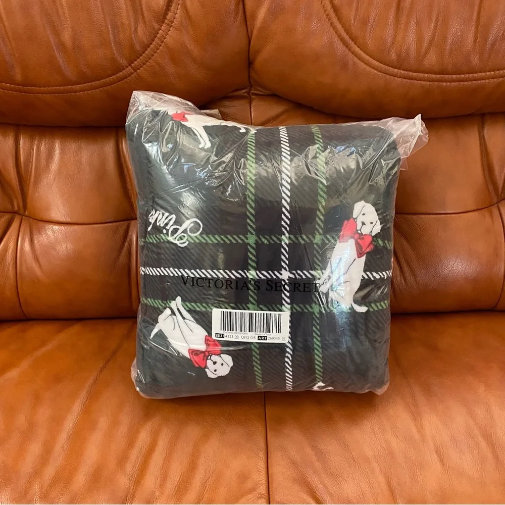 NWT Pink Cozy Fleece Blanket - Picture 3 of 9